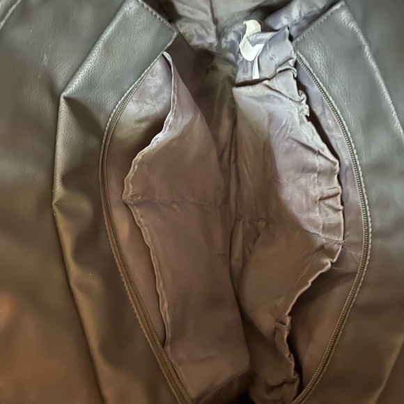 Handbags - Picture 10 of 16